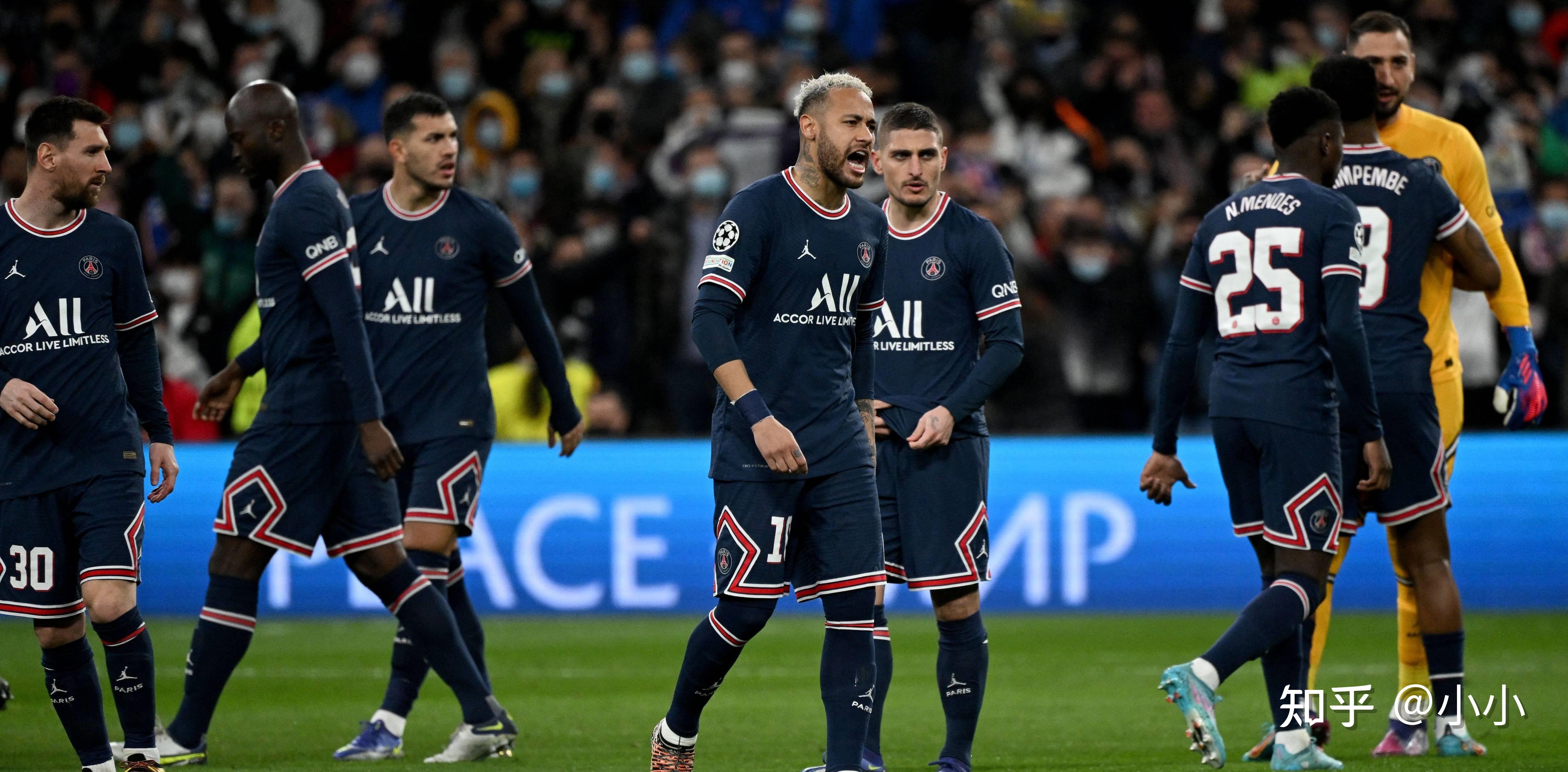 集结日体能课后；本菲卡主帅复盘备战英超；话题不断；临场指挥获称赞的简单介绍