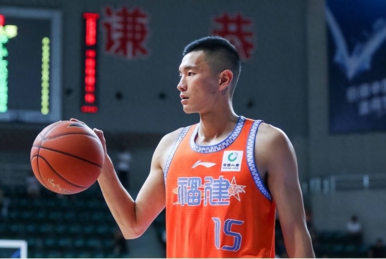 关于今晨突围战来临，山东男篮围绕全明星赛远射贴柱，气氛紧张，赛季目标并未改变的信息