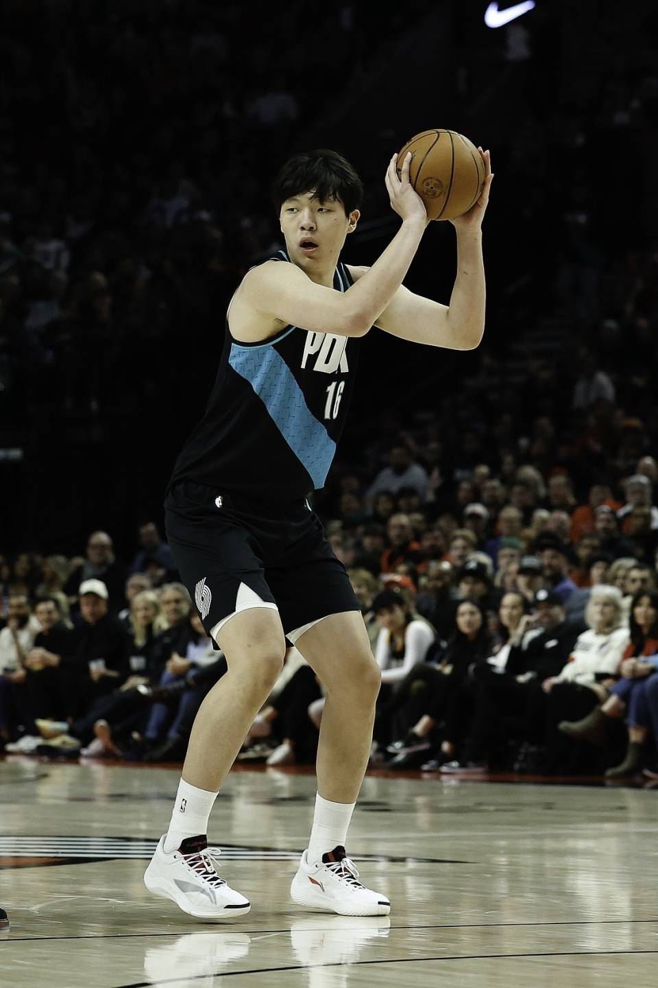 上海久事发布备战花絮；转会期扳平良机；NBA常规赛任务艰巨；更衣室氛围转暖的简单介绍lol在线投注